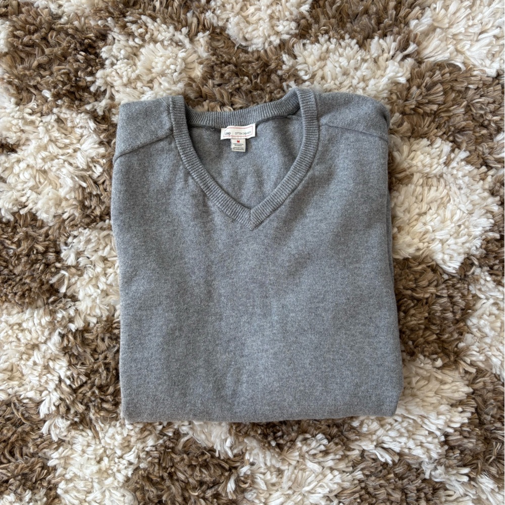 Men’s V-Neck Gap Sweater